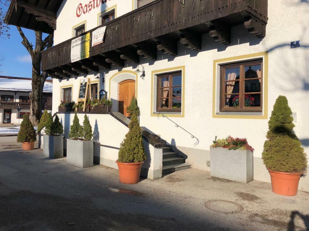 Landgasthaus Zum Altwirt Reichersbeuern Hotel Bagian luar foto